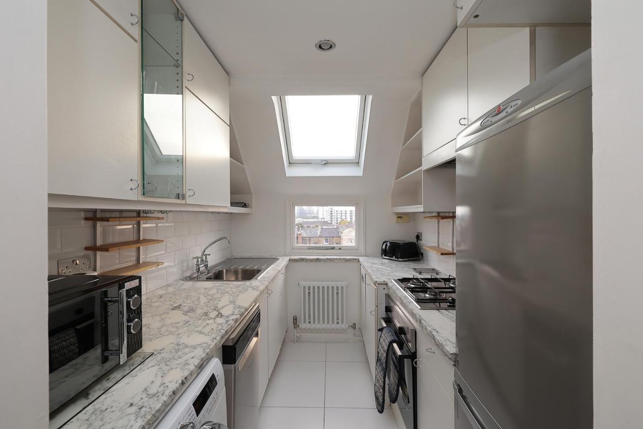 2 Bedroom Chic Apartment With Private Balcony In Notting Hill London Eksteriør billede