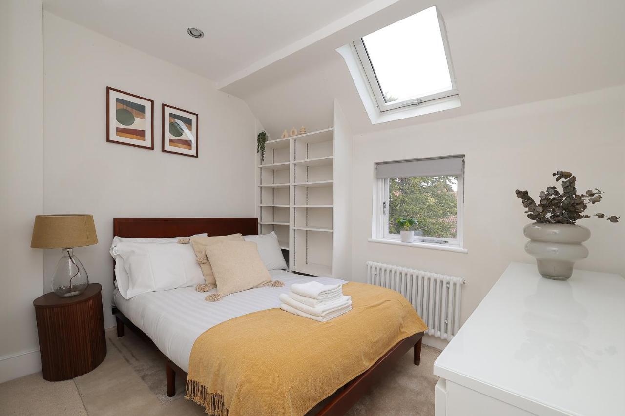 2 Bedroom Chic Apartment With Private Balcony In Notting Hill London Eksteriør billede