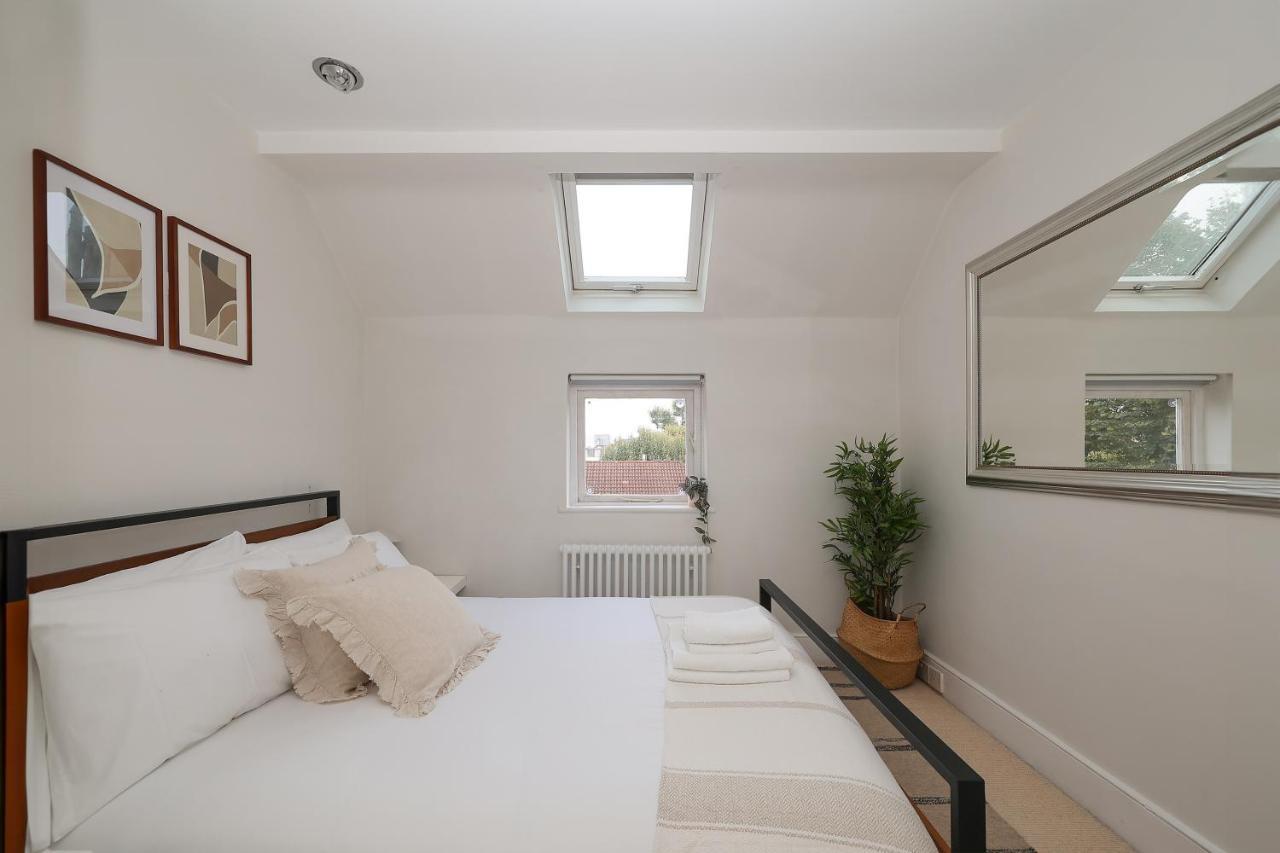 2 Bedroom Chic Apartment With Private Balcony In Notting Hill London Eksteriør billede